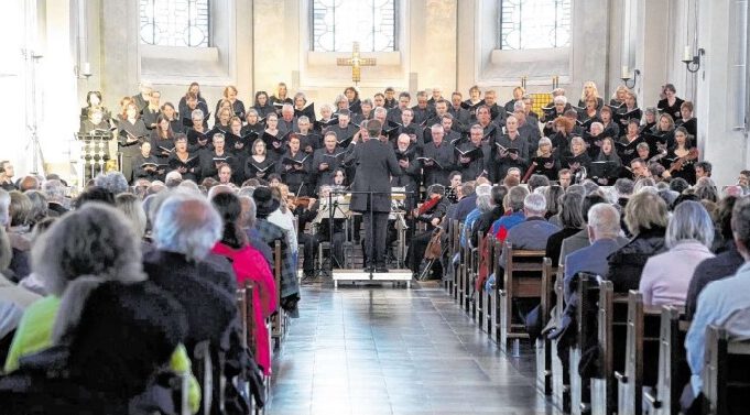 Bild: Der Kammerchor St. Georg bei der Aufführung von Mendelssohns „Paulus“ bei den Musiktagen 2023. Rechte beim Bergsträßer Anzeiger